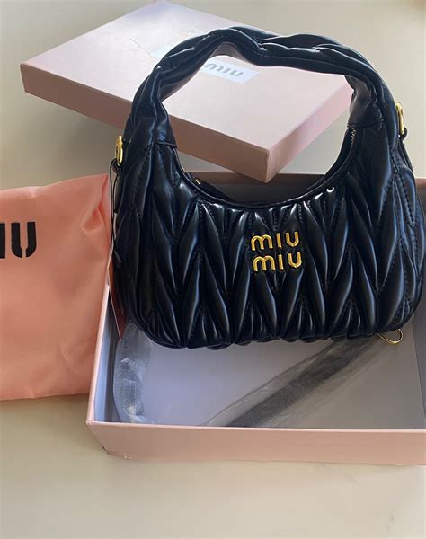 Дамски чанти MIU MIU .